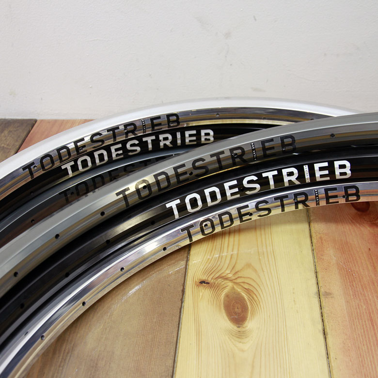h-plus-son-todestrien-stack.jpeg